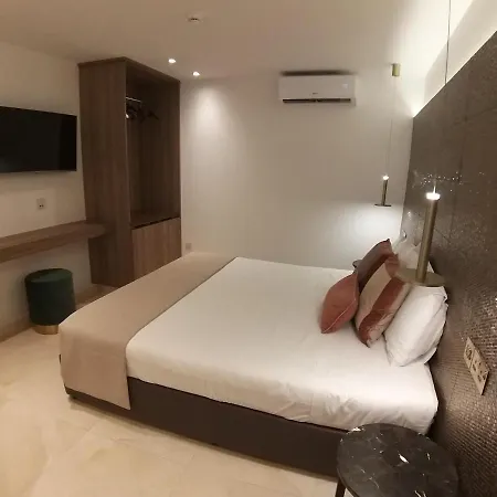 Tuck 3*